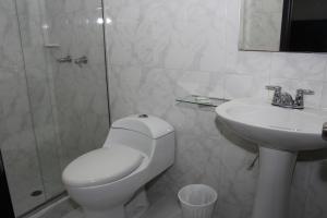 Koupelna v ubytování Hotel Dorado Plaza Bogota
