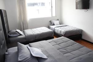 Postel nebo postele na pokoji v ubytování Hotel Dorado Plaza Bogota