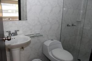 Koupelna v ubytování Hotel Dorado Plaza Bogota