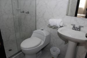 Koupelna v ubytování Hotel Dorado Plaza Bogota