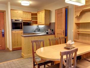 Η κουζίνα ή μικρή κουζίνα στο Superbe Appartement 6 personnes Ski-in Ski-out Arc 1950