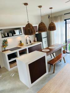 Virtuvė arba virtuvėlė apgyvendinimo įstaigoje Vida Boho Apart 12 with special fee to access Hotel Bardo