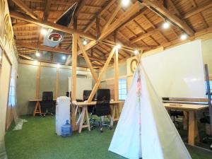 Konferenční prostory v ubytování 四国旅行のHUB拠点 古民家ゲストハウス heso camp + 37 fotografií