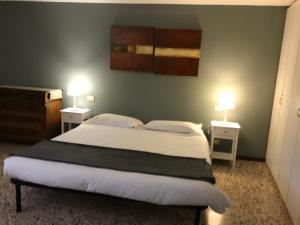 Posteľ alebo postele v izbe v ubytovaní Venice and Venice Apartments - private rooms in shared apartment