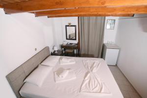 Postel nebo postele na pokoji v ubytování Κastro Ηotel