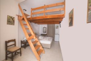 Postel nebo postele na pokoji v ubytování Κastro Ηotel