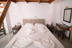 Postel nebo postele na pokoji v ubytování Κastro Ηotel