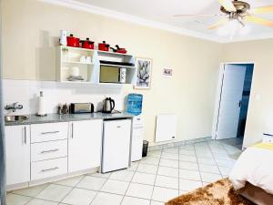 C&C HOTEL VIBES Randpark Ridge JHB 14 Units Availableにあるキッチンまたは簡易キッチン