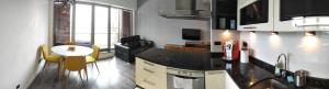 Kuchyňa alebo kuchynka v ubytovaní Apartament Górski + 7 fotografií
