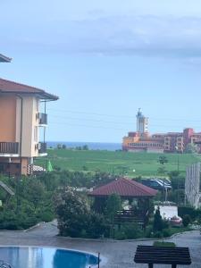 Bazén v ubytování Chateau Aheloy 2, apartment with sea view nebo v jeho okolí