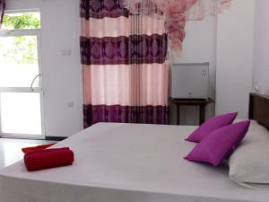 Postel nebo postele na pokoji v ubytování Pearl Holiday Inn