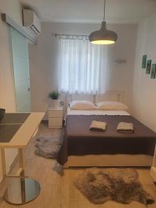 Postel nebo postele na pokoji v ubytování Miriam Rooms Zadar
