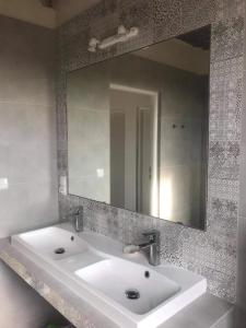 Ванна кімната в Apartament z Jaskółką parter