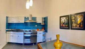 Cuisine ou kitchenette dans l'établissement Matteo's home