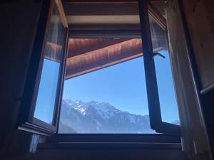A general mountain view or a mountain view taken from Az apartmant