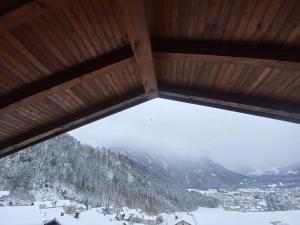 A general mountain view or a mountain view taken from Az apartmant