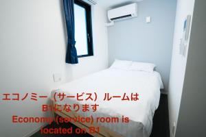Postel nebo postele na pokoji v ubytování GLOU Higashi Shinjuku