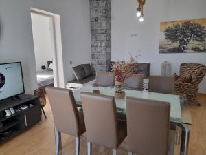 a dining room with a glass table and chairs at Golden View House in Pera Gyalos
