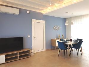 TV a/nebo společenská místnost v ubytování Tamaris Homes