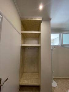 A bathroom at LEONORA’S APARTMENT