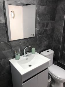Ванна кімната в Sea Line Hotel From R&A Group