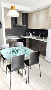 Kuchyň nebo kuchyňský kout v ubytování Ocean View Apartments