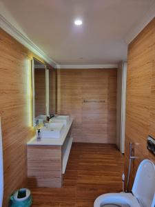 a bathroom with two sinks and a toilet at The Polo Residence, Lahore, Near Allama Iqbal International Airport (Apartment) in Lahore