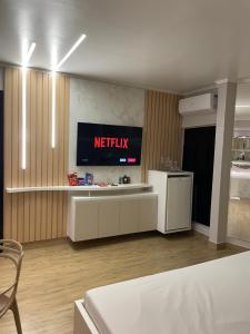 TV a/nebo společenská místnost v ubytování Motel Fascínio (Only Adults) + 2 fotografie