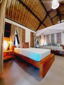 1 Schlafzimmer mit 2 Betten in einem Zimmer in der Unterkunft JEJU Cottages in Kuta Lombok
