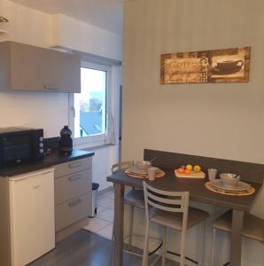 A kitchen or kitchenette at Cosy F2 EuroAirport Basel-Mulhouse