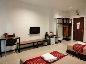 Televízia a/alebo spoločenská miestnosť v ubytovaní P Bliss hotel