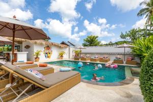 Bazén v ubytování Maya Resort Samui - Family resort-Sha Plus Extra nebo v jeho okolí