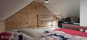 Posteľ alebo postele v izbe v ubytovaní Apartamenty u Lolka