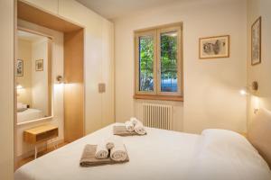 a bedroom with a bed with towels on it at Villetta Blue Panorama With Jacuzzi in Torri del Benaco