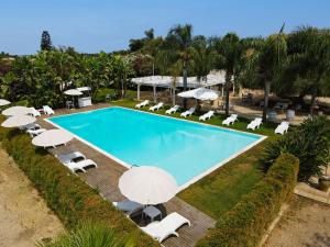 Bazén v ubytování Life Hotels Kalaonda Resort nebo v jeho okolí