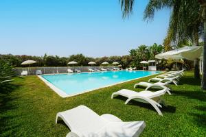 Bazén v ubytování Life Hotels Kalaonda Resort nebo v jeho okolí