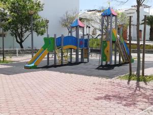 Ο χώρος παιχνιδιού για παιδιά στο Marreiro's house Algarve - Child friendy - Private Pool