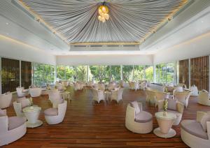 Restaurace v ubytování Bintang Bali Resort + 37 fotografií