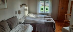מיטה או מיטות בחדר ב-Gällared 710 - Bed & Kitchen