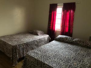 Tempat tidur dalam kamar di Jay's Guest House II