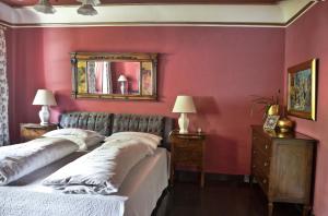 Un pat sau paturi într-o cameră la Villa Doris
