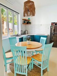 a kitchen with a wooden table and chairs at Room in Vung Tau- Blue Fish Deluxe Room- Phòng Bãi Sau Vũng Tàu in Vung Tau