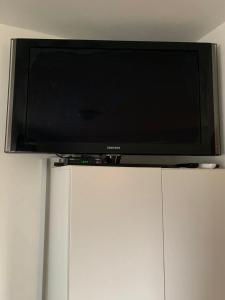 TV i/ili multimedijalni sistem u objektu Studio Apartman Bruna-Liznjan, Medulin