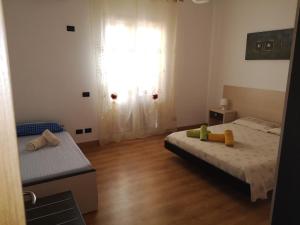 Кровать или кровати в номере Case vacanze Vito e Alessia 96-01 Capaci PA