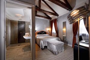 a bedroom with a bed and a sink and a mirror at Hotel Paganelli in Venice