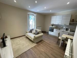 A kitchen or kitchenette at Appartamento Ca' Baci'
