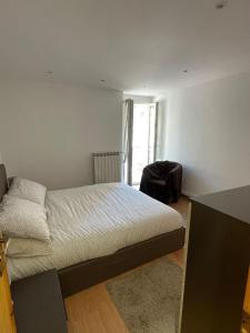 A bed or beds in a room at Appartamento Ca' Baci'
