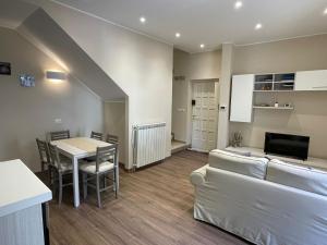 A kitchen or kitchenette at Appartamento Ca' Baci'
