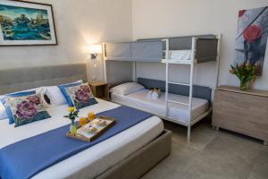 Postel nebo postele na pokoji v ubytování Alloggio Turistico Port Inn