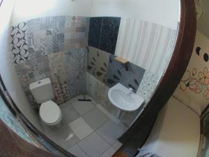 Hostel FreeDive Inn tesisinde bir banyo